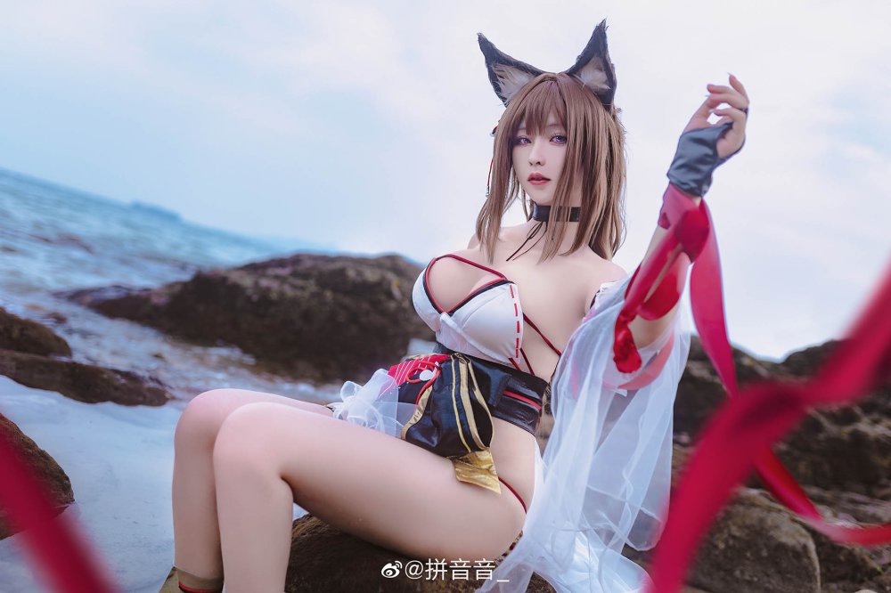 https://statics.oeg.vn/storage/CTV_HT/cosplay-amagi-lam-fan-azur-lane-say-nang-vi-nhan-sac-cuc-pham%20(6).jpg