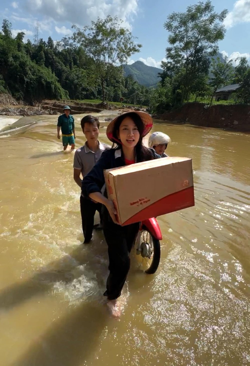 Lê Bống làm thiện nguyện