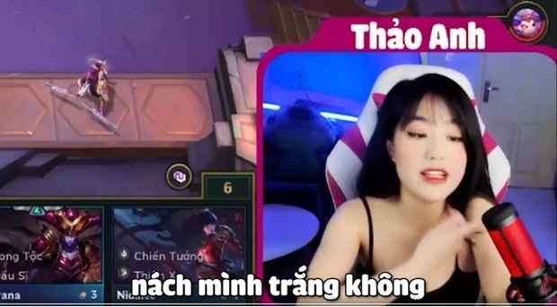 Streamer Thảo Anh khoe nách