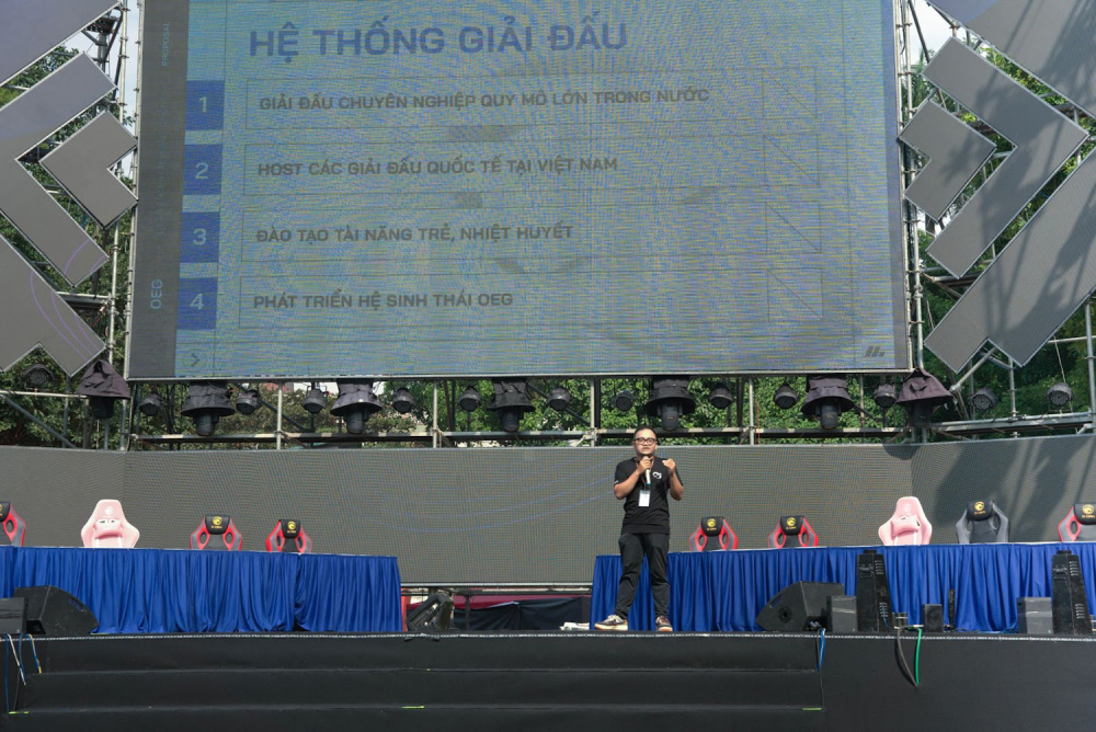 Showmatch LMHT: Tốc chiến trên phố đi bộ