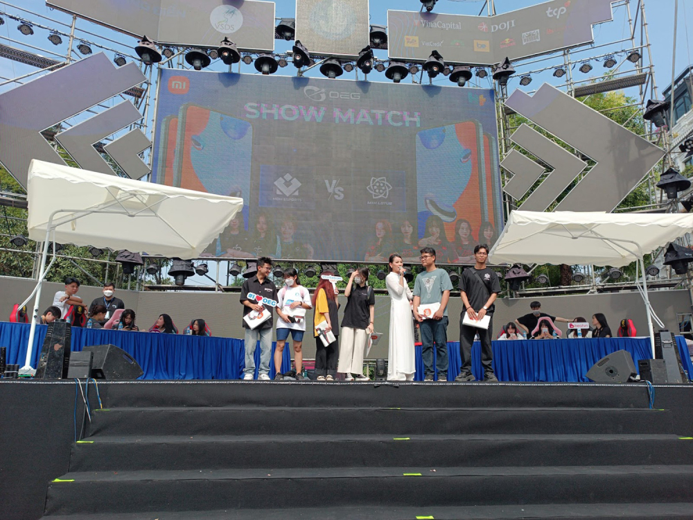 Showmatch LMHT: Tốc chiến trên phố đi bộ