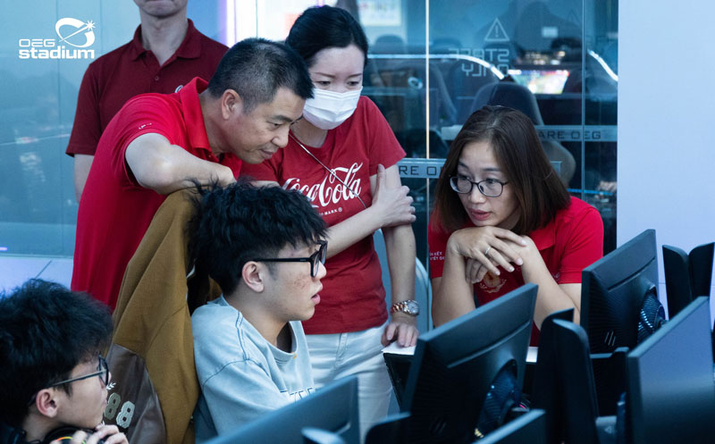 Lãnh đạo cấp cao Coca-Cola thăm quan OEG Stadium